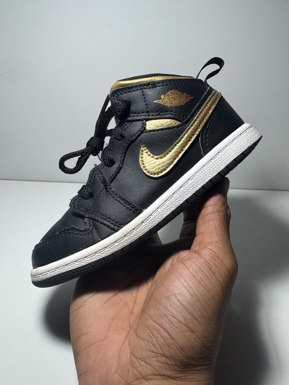 Air Jordan 1 Mid “Metallic Gold” TD Size 9c